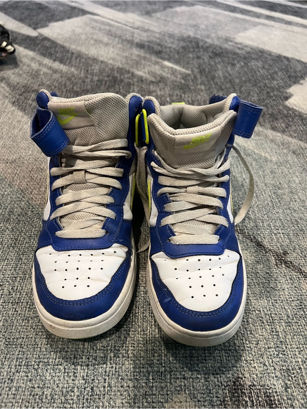 Nike Kids High-Top Sneakers in Blue, White and neon yellow